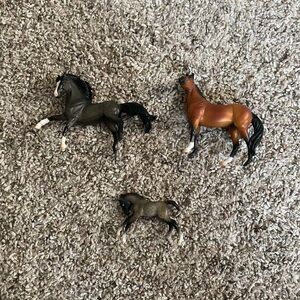Breyer Surprise Foal Set